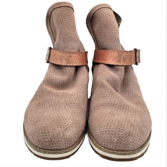 Emu Australia Suede Buckle Booties Size 7 Creme - Picture 2 of 6